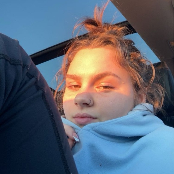 Meet your Posher, Johnna - Picture 2 of 2